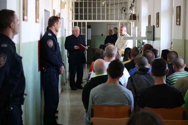 Biskup Mrzljak pohodio Zatvor u Varaždinu: “Uskrs nas poziva da živimo novim životom”